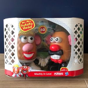 Hasbro Mr & Mrs Potato Head Mashly in Love (NIB)